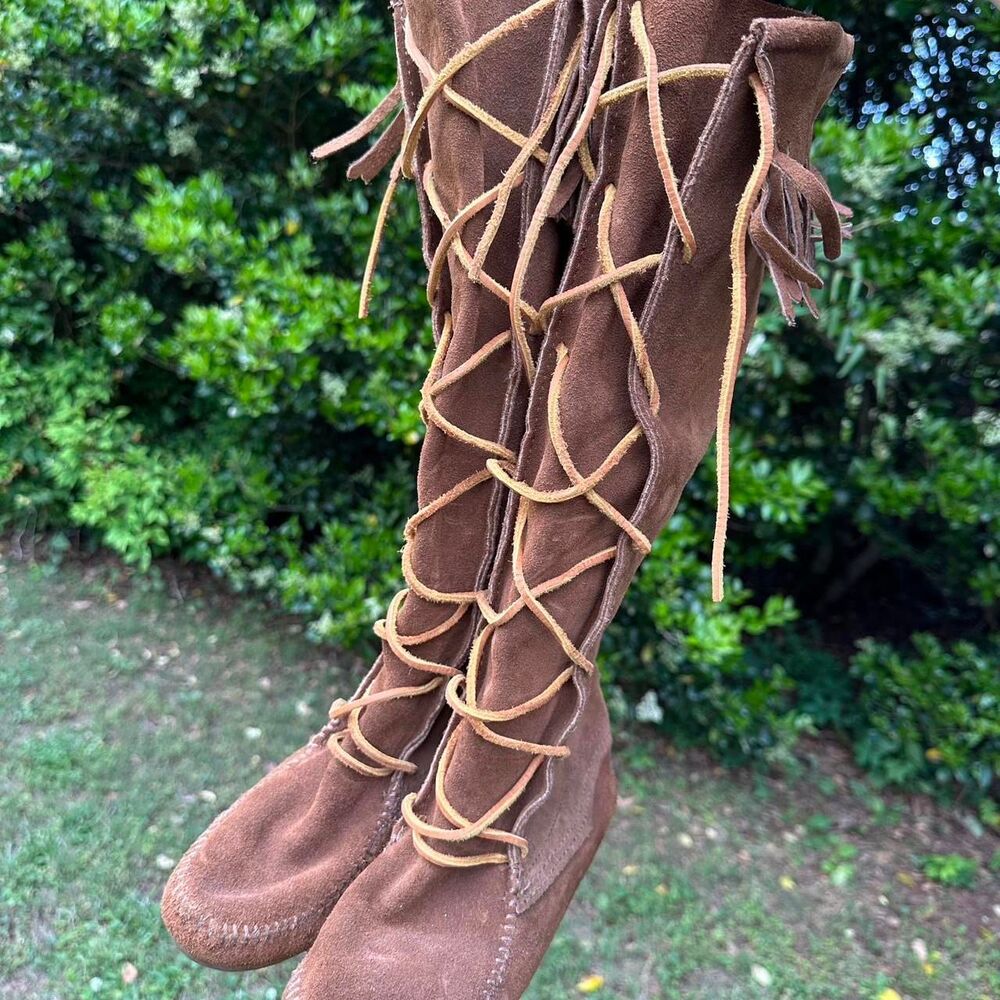 Minnetonka Brown Suede Lace Up Fringe Boots